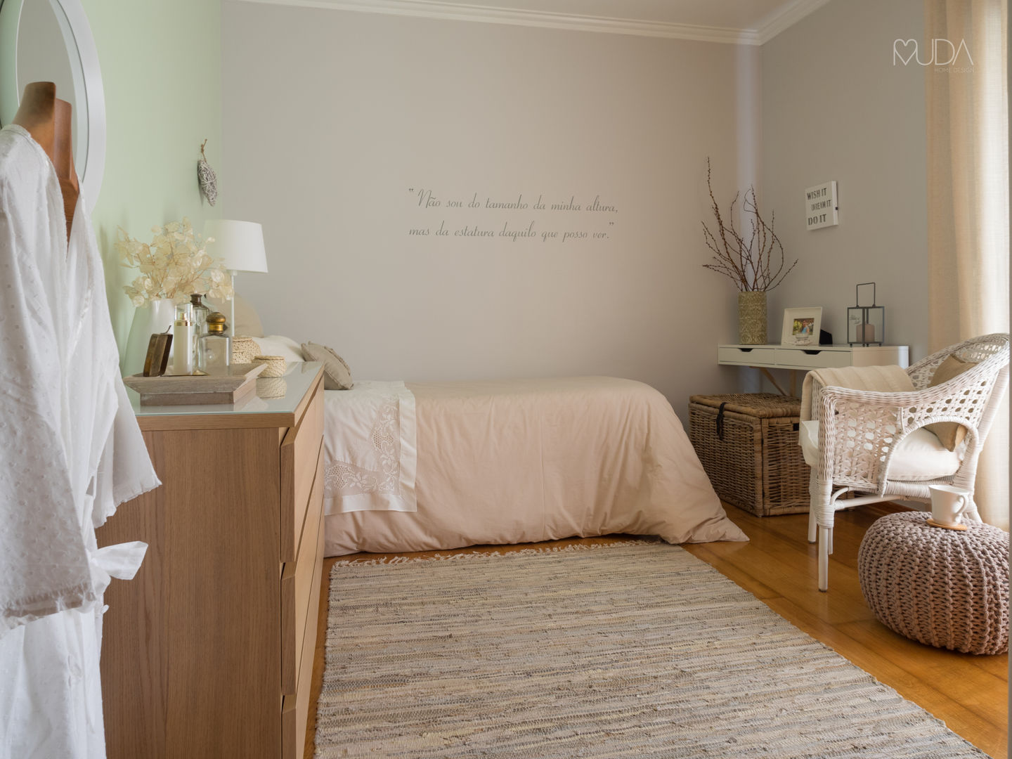 CP Bedroom - Sintra, MUDA Home Design MUDA Home Design Camera da letto eclettica