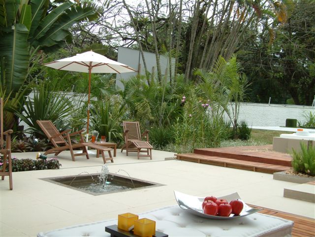 Morar Mais 2006, Emmilia Cardoso Designers Associados Emmilia Cardoso Designers Associados Jardin moderne