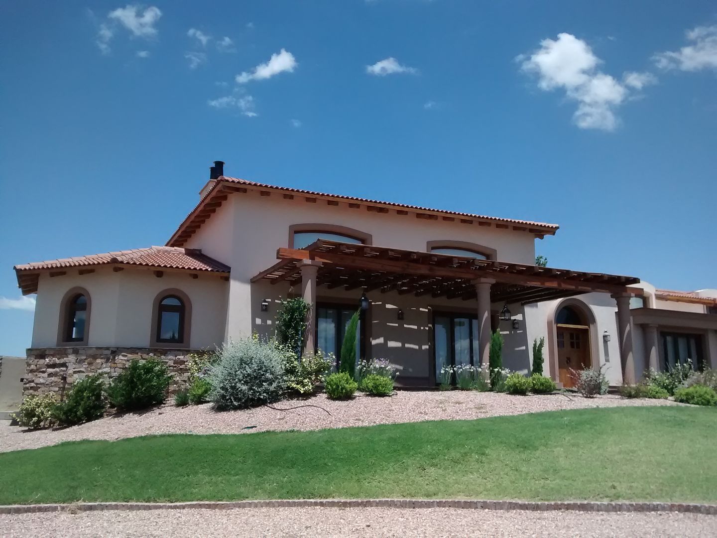 Vivienda en Algodon Wine Estates - Lote E12, Azcona Vega Arquitectos Azcona Vega Arquitectos Rustic style house