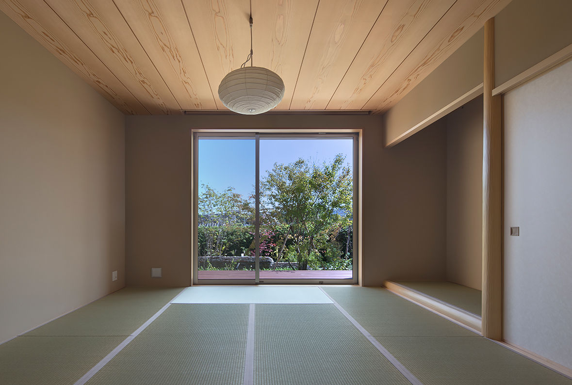 高台の家, Atelier Square Atelier Square 모던스타일 미디어 룸 갈색