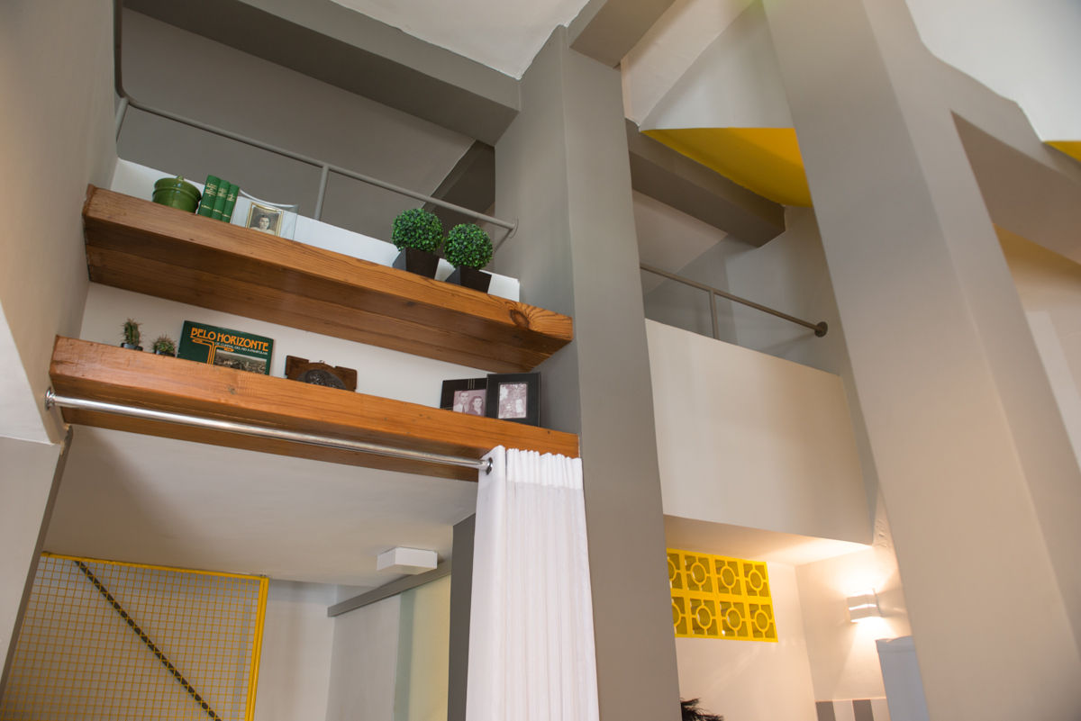 LOFT VOVÔ, MEIUS ARQUITETURA MEIUS ARQUITETURA Modern corridor, hallway & stairs