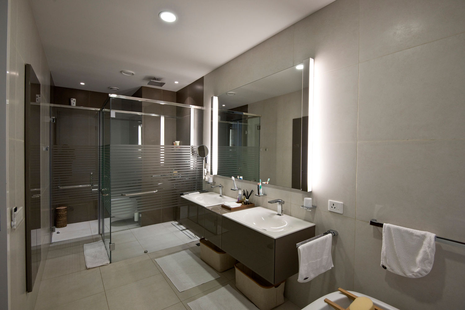 Private Residence, Koregaon Park, Pune Chaney Architects Modern style bathrooms