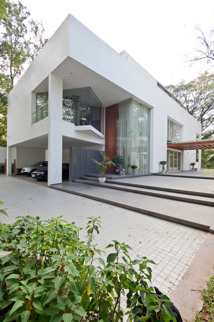 Private Residence in Koregaon Park, Pune, Chaney Architects Chaney Architects Rumah Minimalis