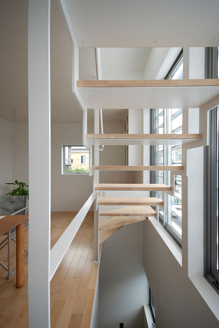 世田谷の３層住宅, ＳＵＲ都市建築事務所 ＳＵＲ都市建築事務所 Eclectic style corridor, hallway & stairs