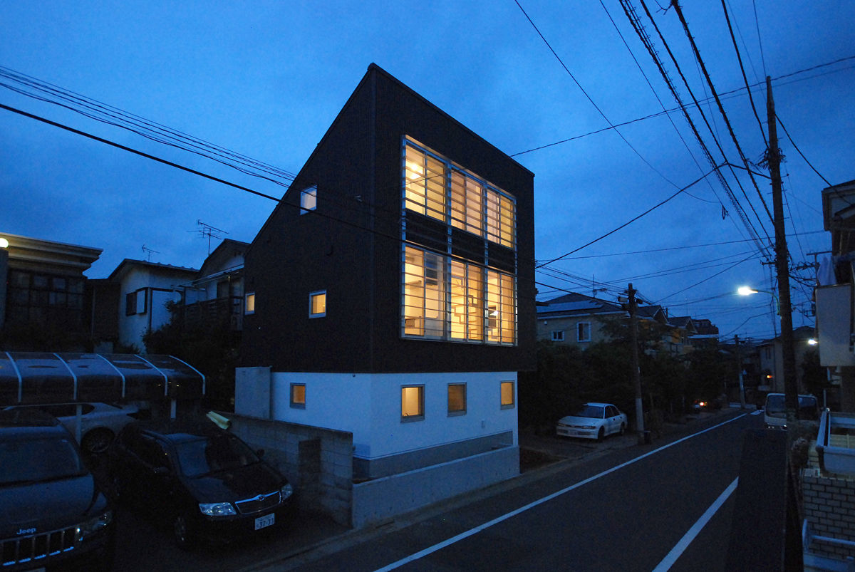 世田谷の３層住宅, ＳＵＲ都市建築事務所 ＳＵＲ都市建築事務所 Eclectic windows & doors