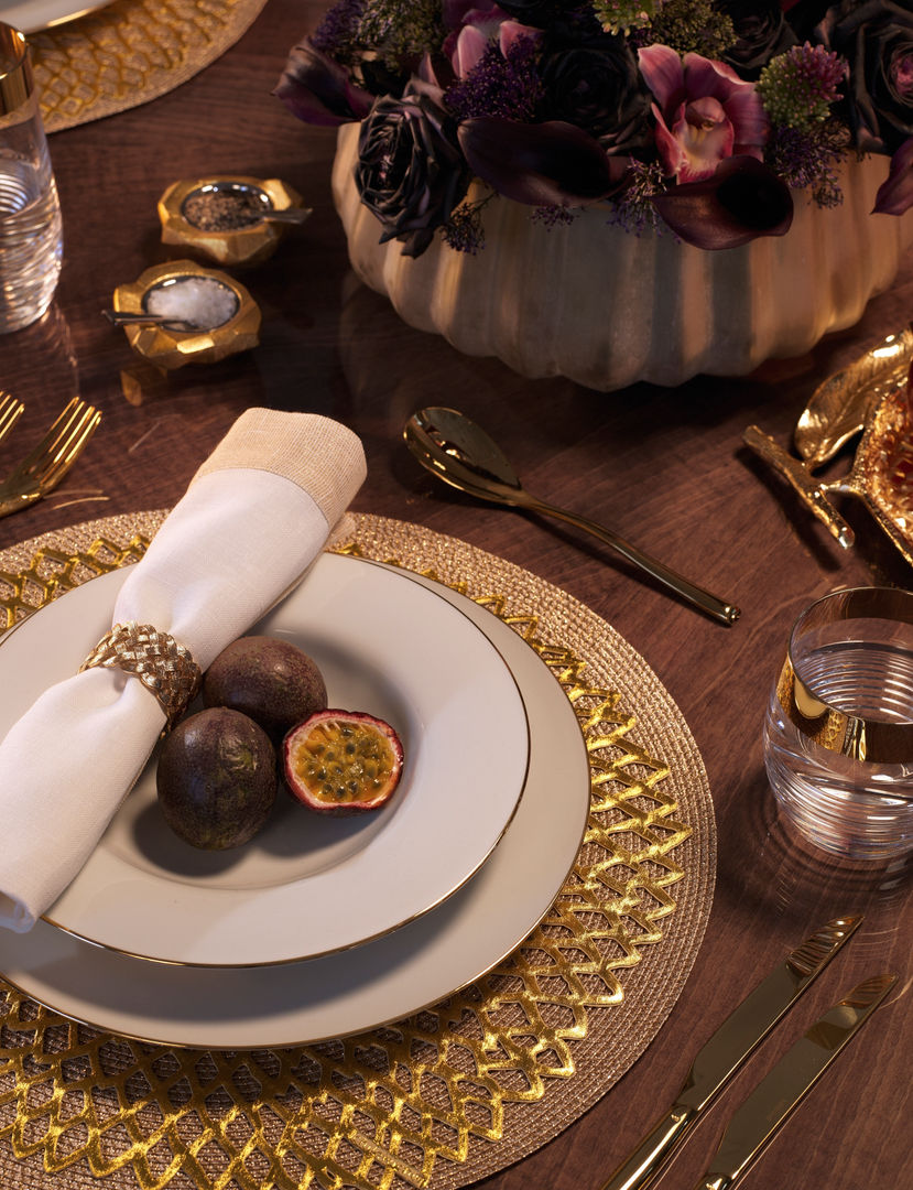 Metropolitan Luxe - Dining Table LuxDeco Salas de jantar modernas Louça e copos