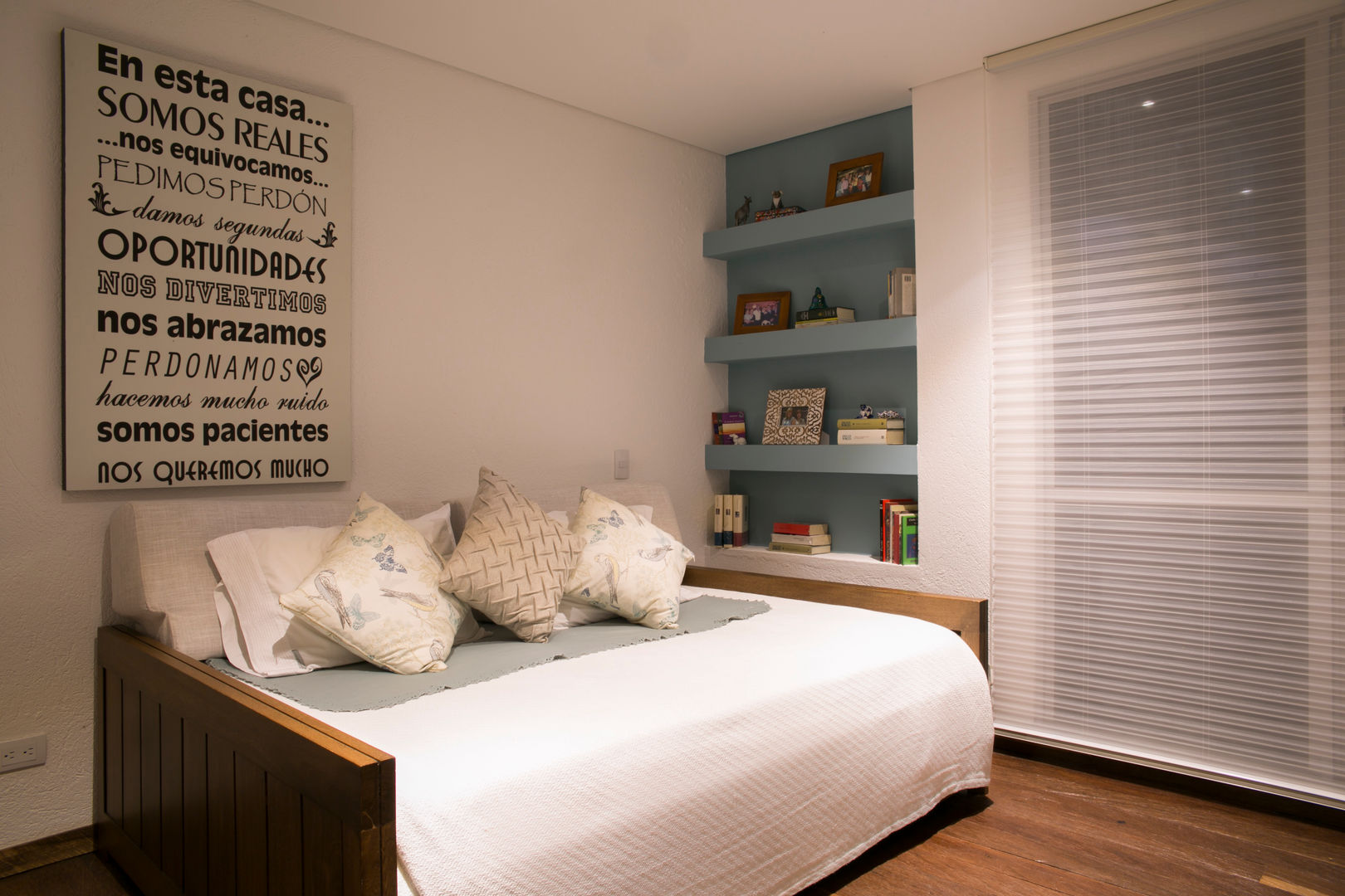 Habitación auxiliar Cristina Cortés Diseño y Decoración Dormitorios modernos Accesorios y decoración