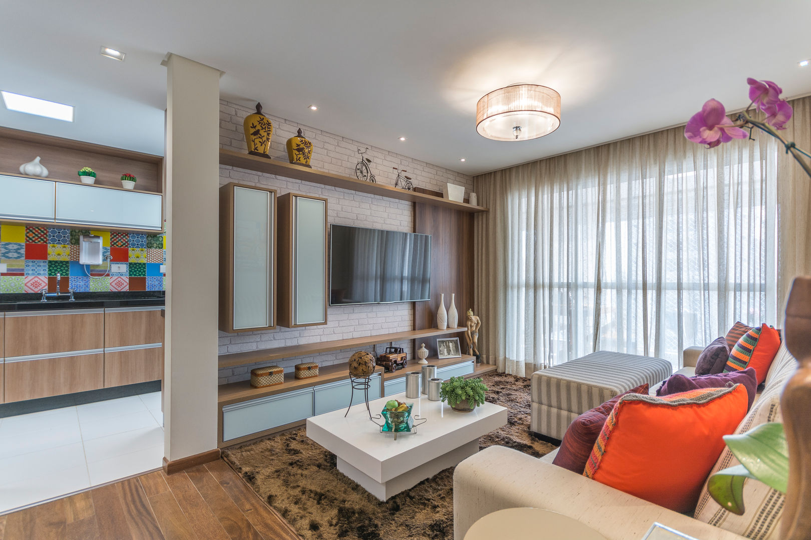 Apartamento Casal com Bebe, Sandra Pompermayer Arquitetura e Interiores Sandra Pompermayer Arquitetura e Interiores Гостиная в стиле модерн