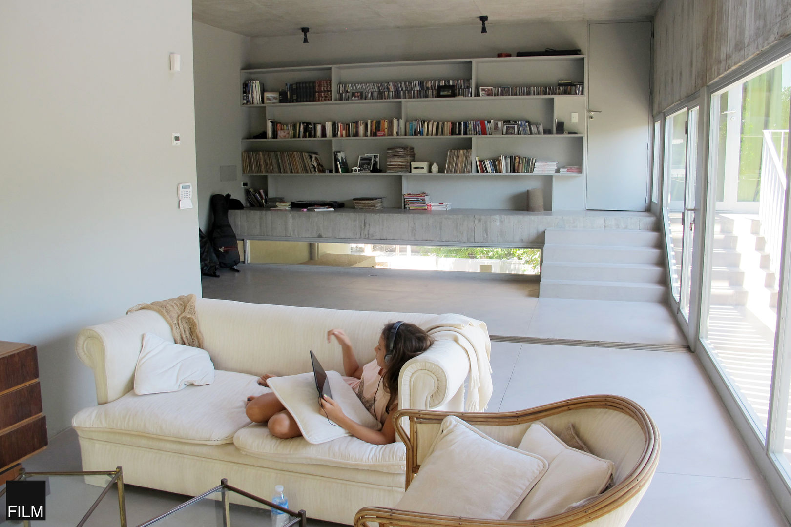 CASA EN BECCAR, FILM OBRAS DE ARQUITECTURA FILM OBRAS DE ARQUITECTURA モダンデザインの 書斎 コンクリート