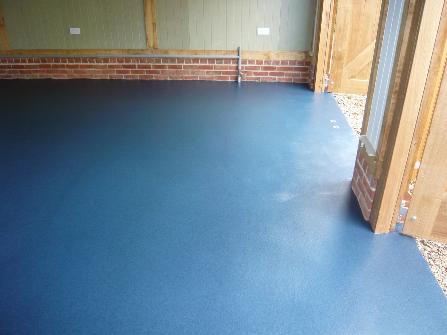 Blue Resin Floor by Garageflex Garageflex جدران garagetek,uk,garage,floor,flooring,blue,ideas