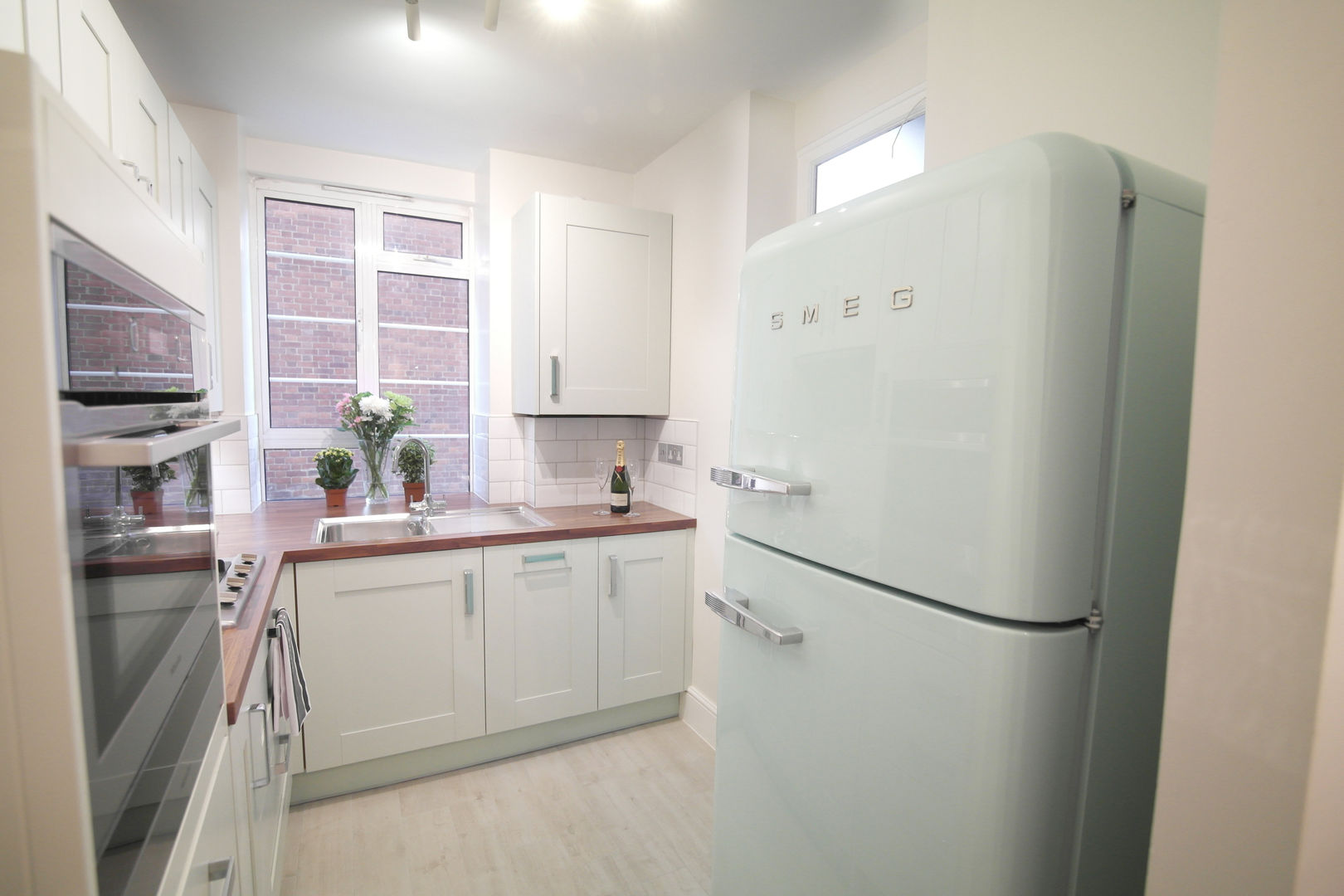 St John's Wood Patience Designs Studio Ltd Classic style kitchen interior,design,kitchen,kitchen lighting,traditional kitchen