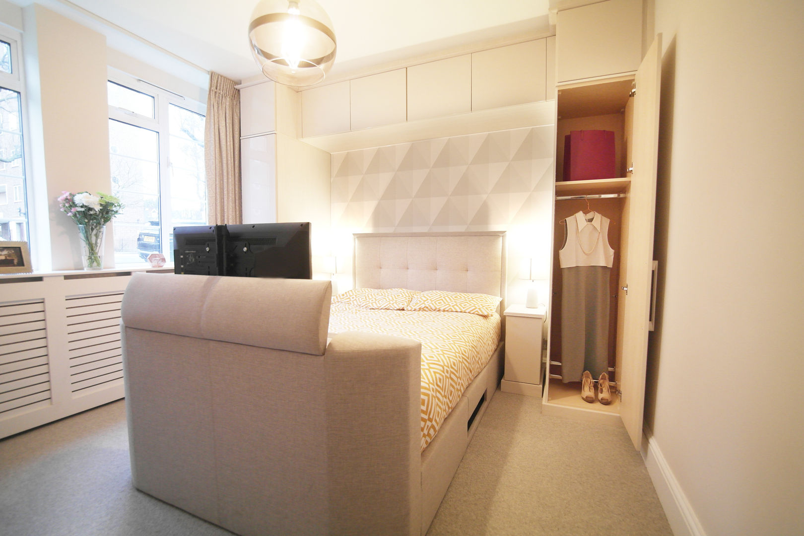 St John's Wood Patience Designs Studio Ltd Modern style bedroom interior,design,bedroom,closet