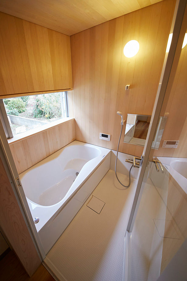 山崎の住宅, 一級建築士事務所co-designstudio 一級建築士事務所co-designstudio Bathroom