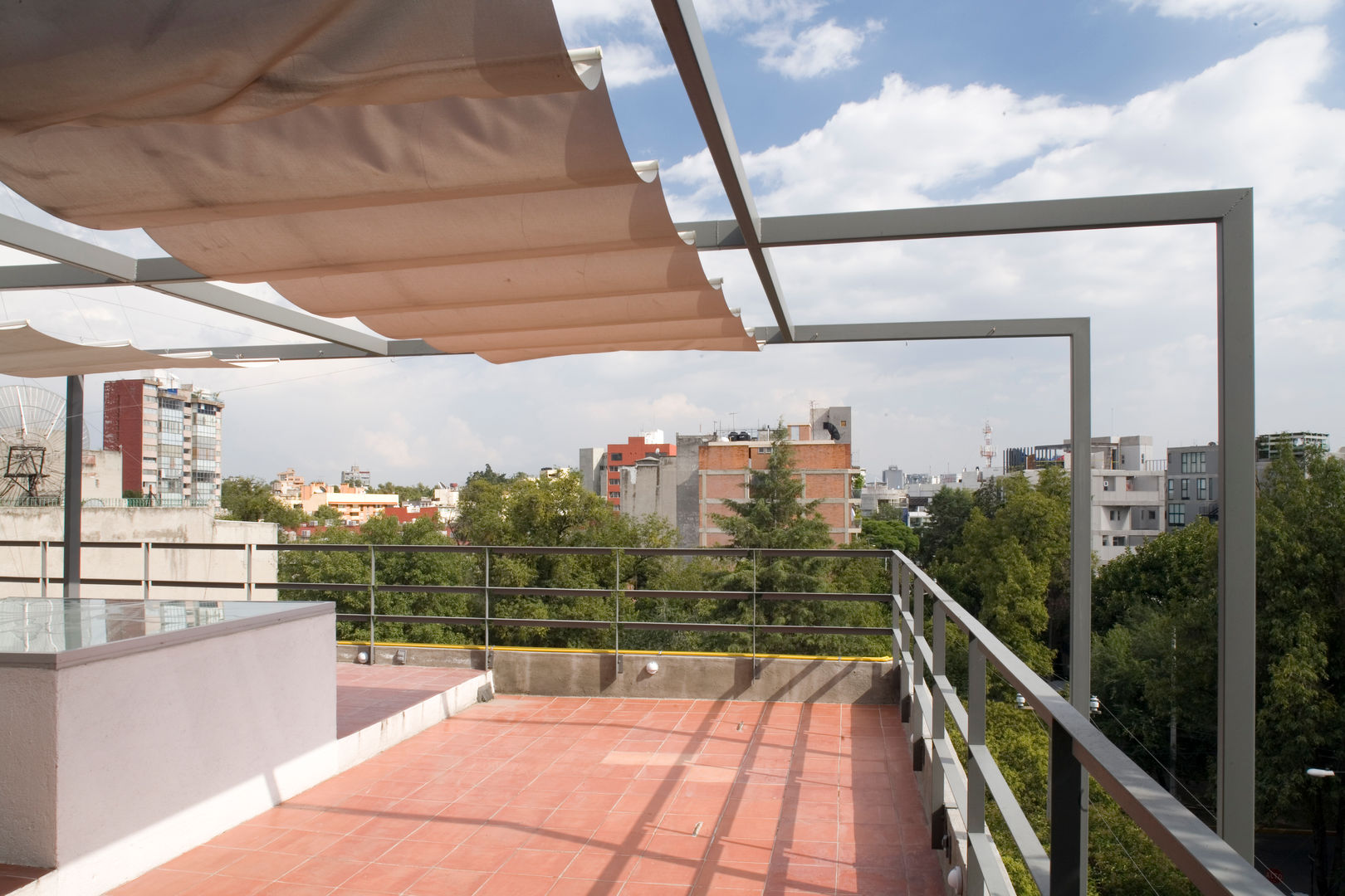 aCA-50 Finished Work, CoRREA Arquitectos CoRREA Arquitectos Modern balcony, veranda & terrace