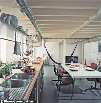 Transformation d'un atelier en appartement à Paris, 111 architecture 111 architecture Kitchen