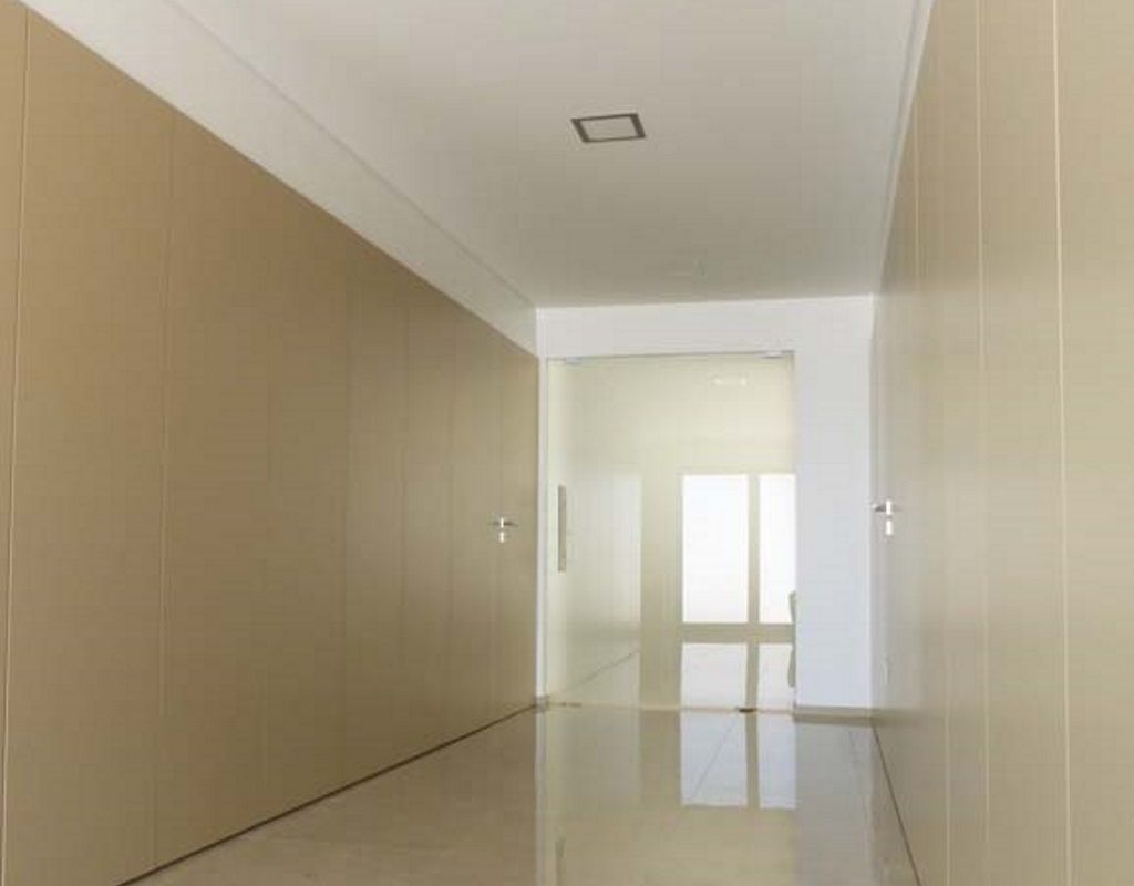 Reabilitação de Habitação Unifamiliar AF, Em Paralelo Em Paralelo Modern corridor, hallway & stairs Storage