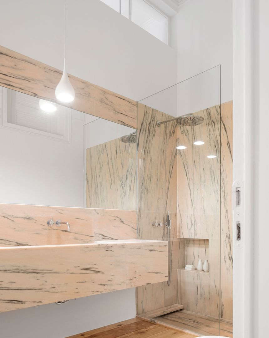 Restauration und Modernisierung in Lisboa, Designsetter Designsetter Colonial style bathroom Marble Sinks
