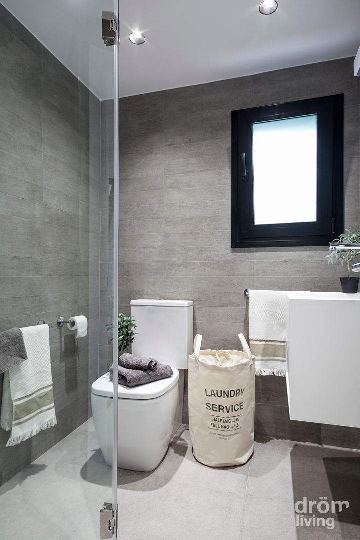 CASA EN LLÍVIA: MINIMALISMO Y CALIDEZ, Dröm Living Dröm Living Minimalist style bathroom