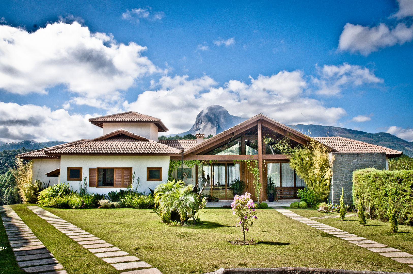 Casa na Serra . BB . Pedra Azul - ES, Carlos Eduardo de Lacerda Arquitetura e Planejamento Carlos Eduardo de Lacerda Arquitetura e Planejamento 컨트리스타일 주택