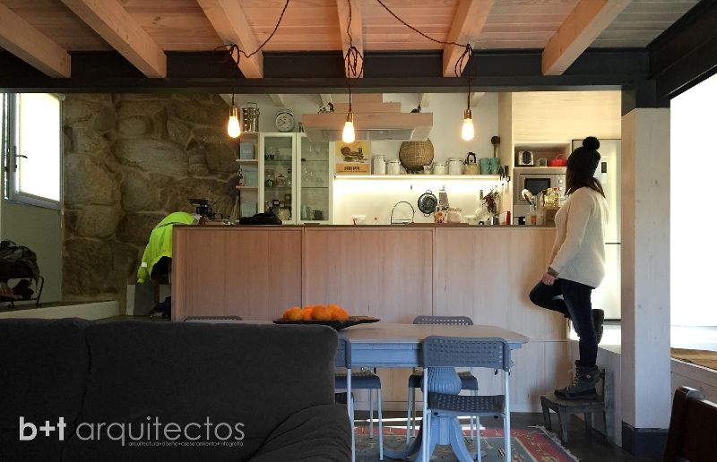 Rehabilitación de molino en Requeixo, b+t arquitectos b+t arquitectos Kitchen