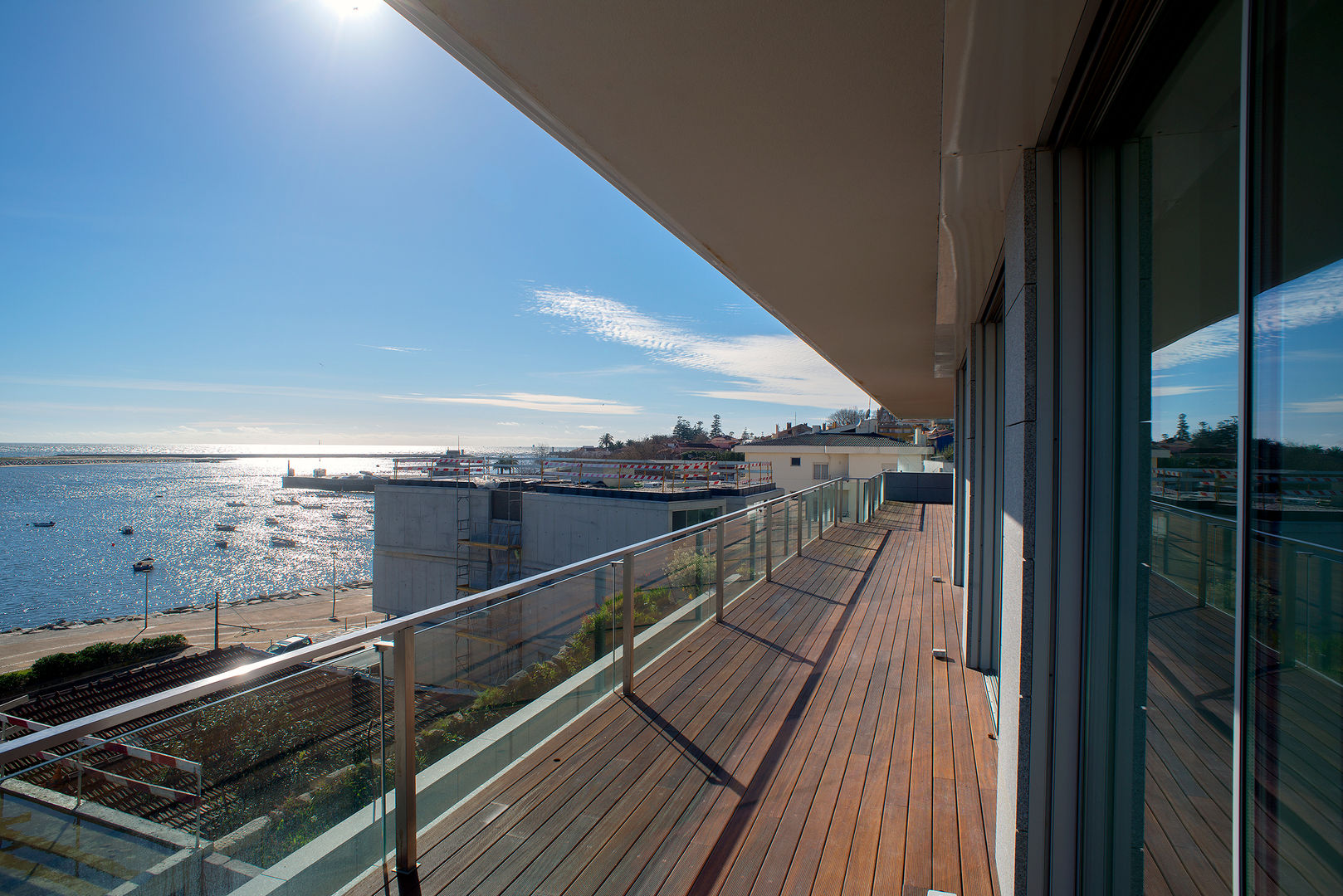 Apartamento na Foz do Douro, GRAU.ZERO Arquitectura GRAU.ZERO Arquitectura Balcones y terrazas de estilo clásico