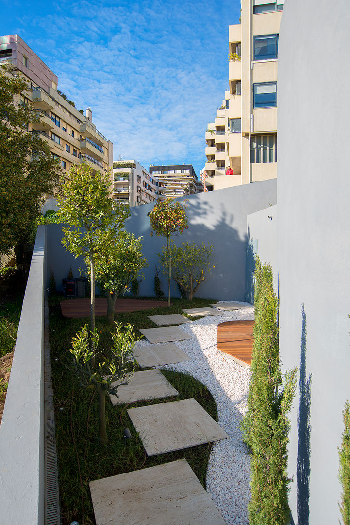 Apartamento na Foz do Douro, GRAU.ZERO Arquitectura GRAU.ZERO Arquitectura Klasyczny ogród