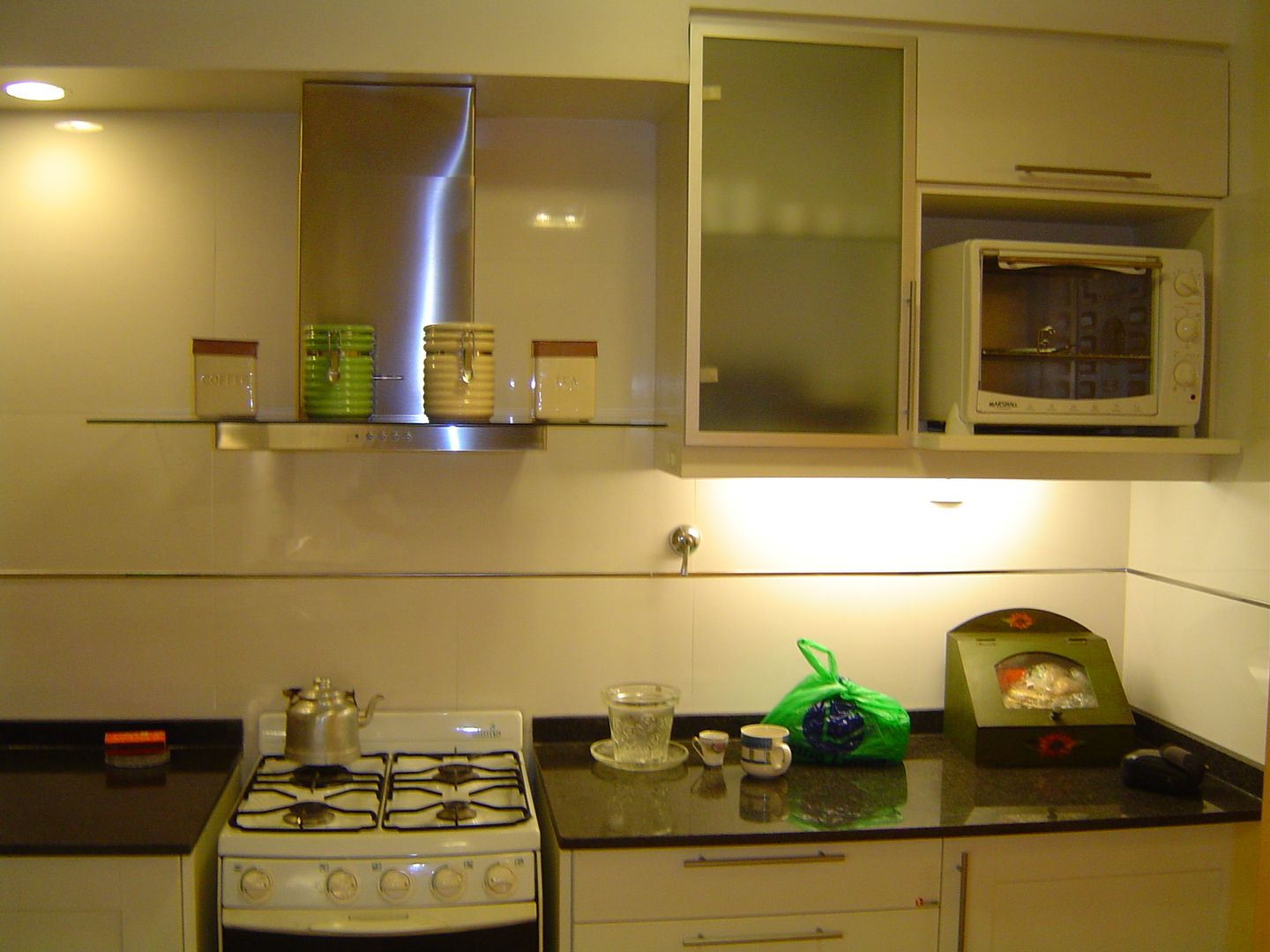 Remodelaciòn de Cocina en Departamento, D&D Arquitectura D&D Arquitectura モダンな キッチン