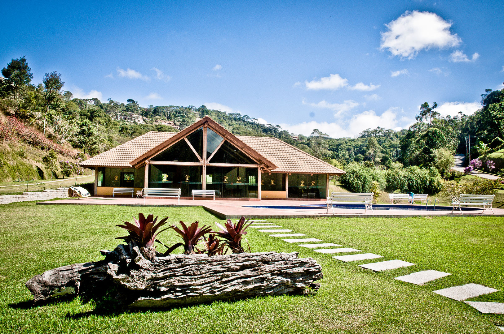 Condomínio Villaggio Verdi, Carlos Eduardo de Lacerda Arquitetura e Planejamento Carlos Eduardo de Lacerda Arquitetura e Planejamento Rumah Gaya Country