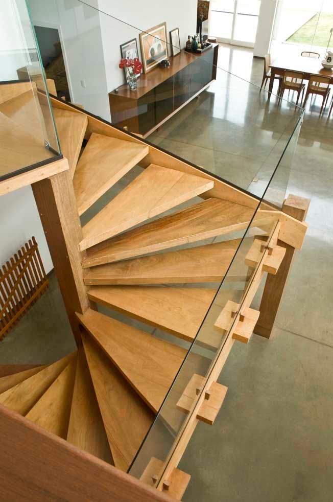 Casa Tatuí, Flavio Vila Nova Arquitetura Flavio Vila Nova Arquitetura Modern corridor, hallway & stairs