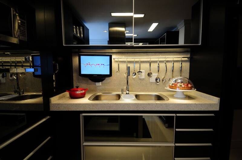 Cozinha black, T+H arquitetura & interiores T+H arquitetura & interiores 現代廚房設計點子、靈感&圖片