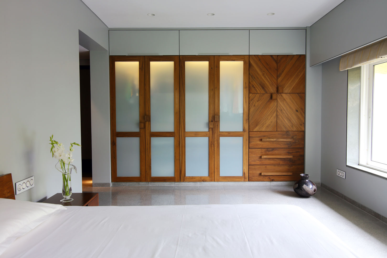 Residential - Napeansea Rd, Nitido Interior design Nitido Interior design Minimalist bedroom Solid Wood Multicolored Wardrobes & closets