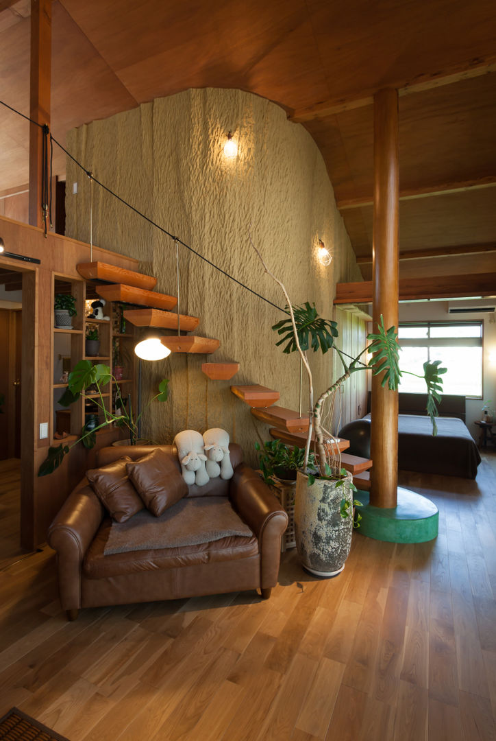 Vintage Resort House, 株式会社グランデザイン一級建築士事務所 株式会社グランデザイン一級建築士事務所 Living room Solid Wood Multicolored