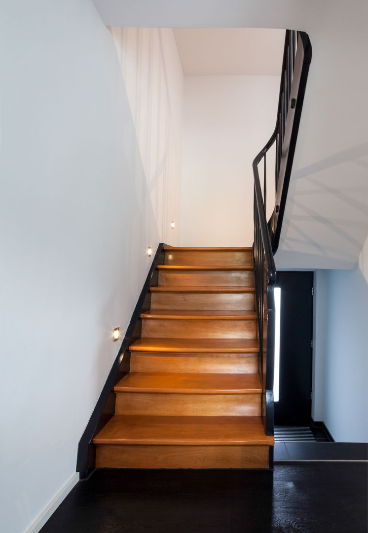 FI10 Umbau Einfamilienhaus, Schiller Architektur BDA Schiller Architektur BDA Modern corridor, hallway & stairs Wood Wood effect