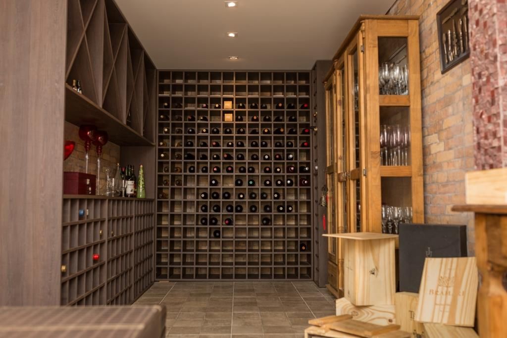 Residência L&E Foz do Iguaçu - PR, Marcelo Lopes Arquitetura Marcelo Lopes Arquitetura Eclectic style wine cellar