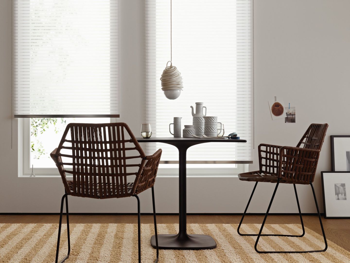 Fensterrollos bei Creatives Wohnen Hamburg, Creatives Wohnen Creatives Wohnen شبابيك اصطناعي Brown Blinds & shutters