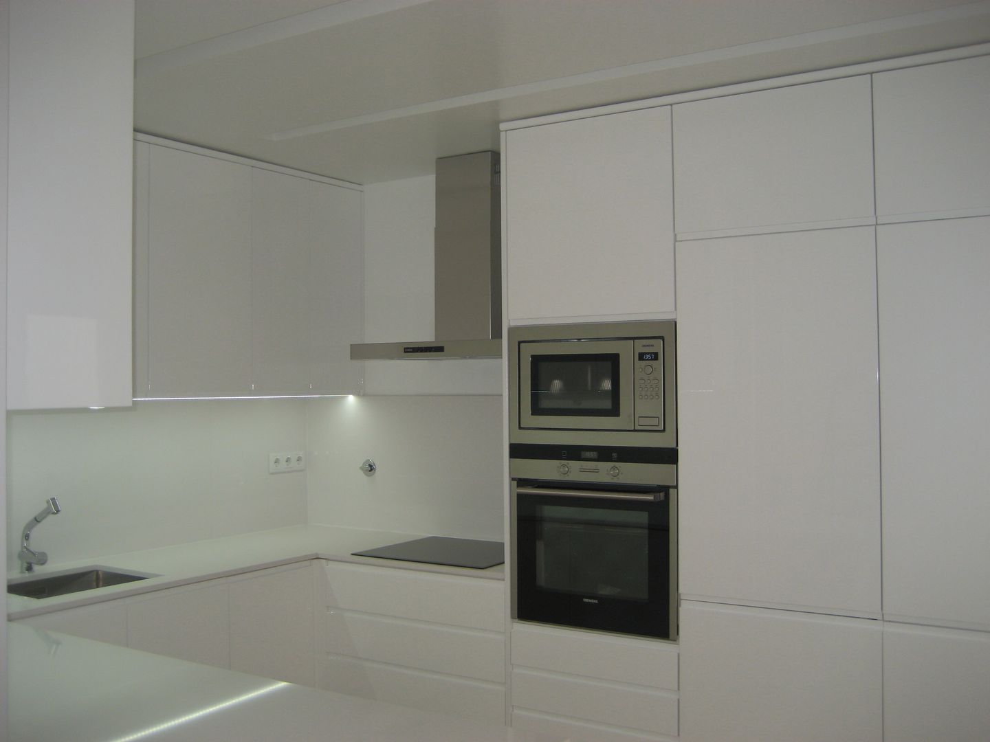 House - Arco do Cego, Lisbon, QFProjectbuilding, Unipessoal Lda QFProjectbuilding, Unipessoal Lda Modern style kitchen