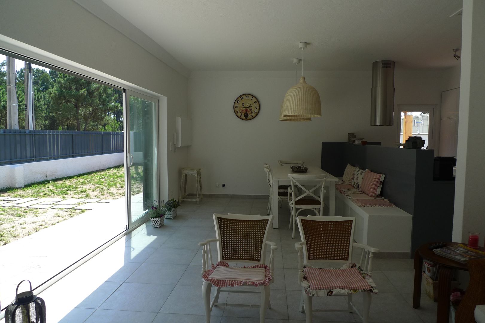 House - Carrasqueira, Sesimbra, QFProjectbuilding, Unipessoal Lda QFProjectbuilding, Unipessoal Lda Moderne woonkamers