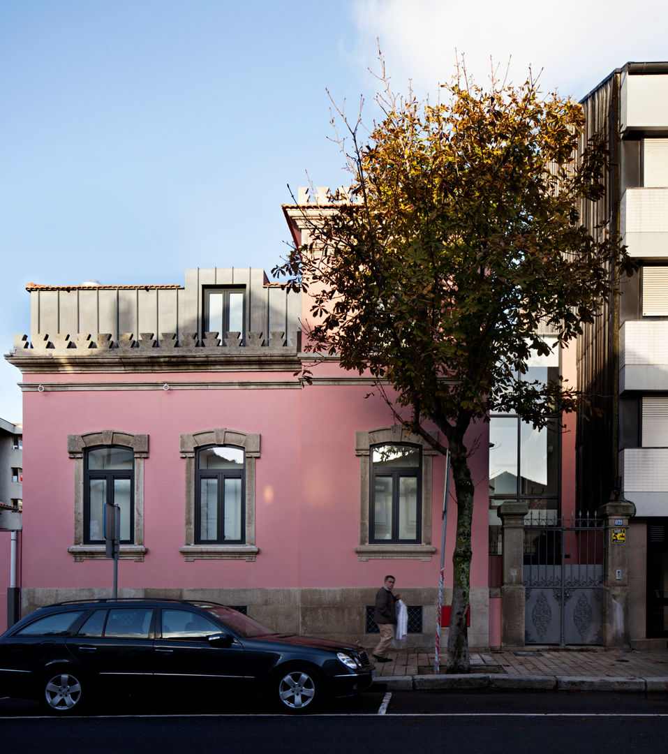 Escola Jardim Infância + Creche, es1arq es1arq Houses