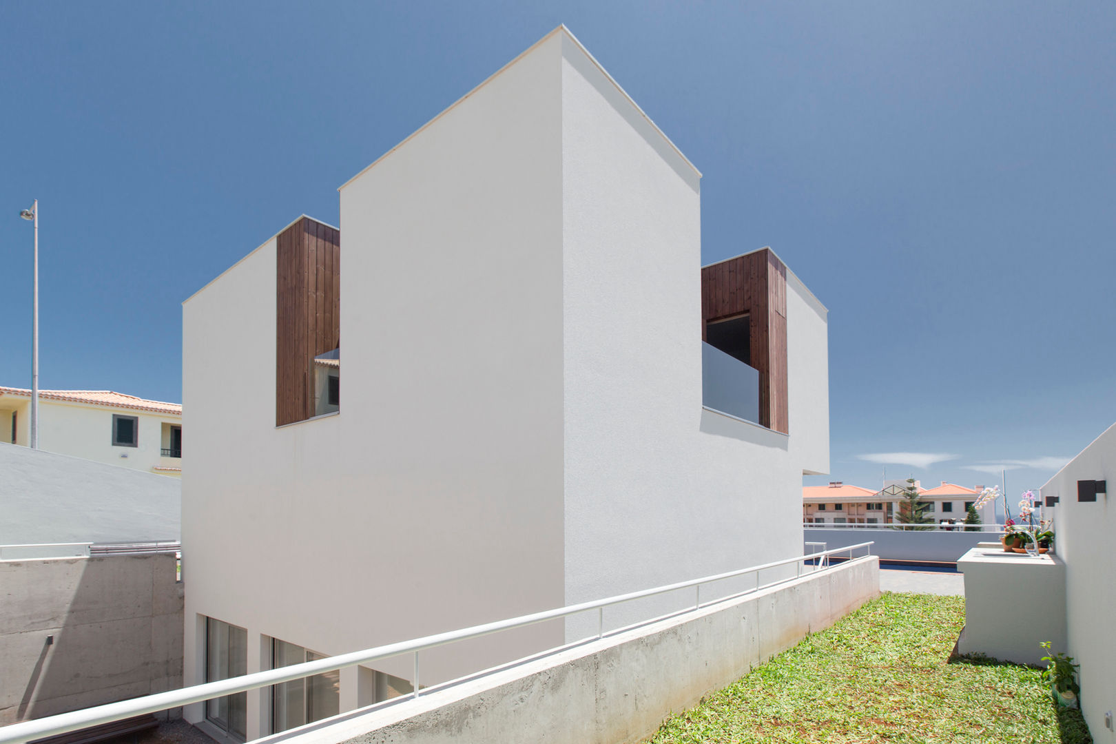 House in Ajuda, Studio Dois Studio Dois Casas modernas: Ideas, diseños y decoración