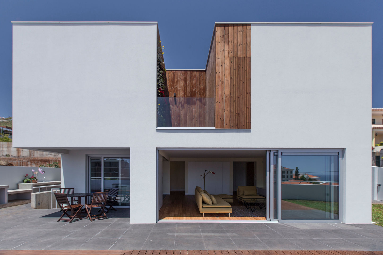 House in Ajuda, Studio Dois Studio Dois Casas estilo moderno: ideas, arquitectura e imágenes