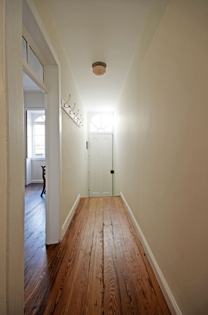 House with Patio, Studio Dois Studio Dois Classic style corridor, hallway and stairs