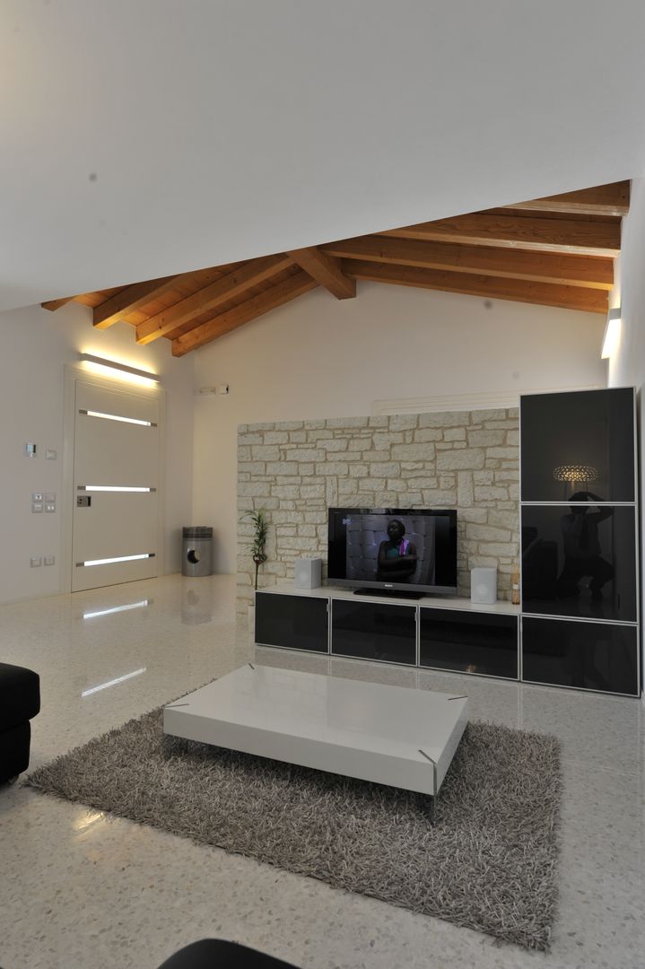 Casa MoDà: Stile e qualità senza tempo su misura curato in ogni suo dettaglio, Architetti Baggio Architetti Baggio Living room