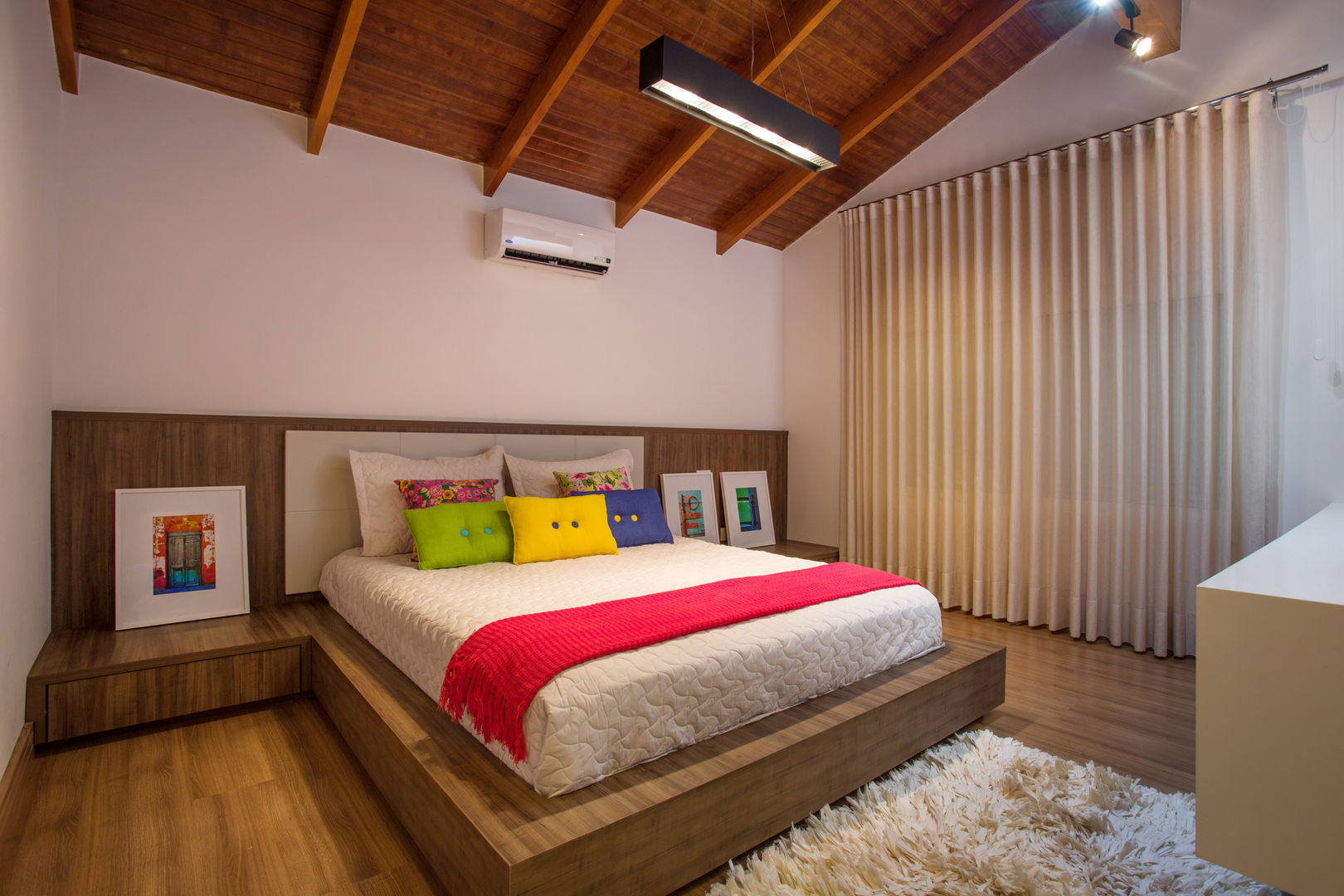 Residencia HJ, Cabral Arquitetura Ltda. Cabral Arquitetura Ltda. Tropical style bedroom Wood Wood effect