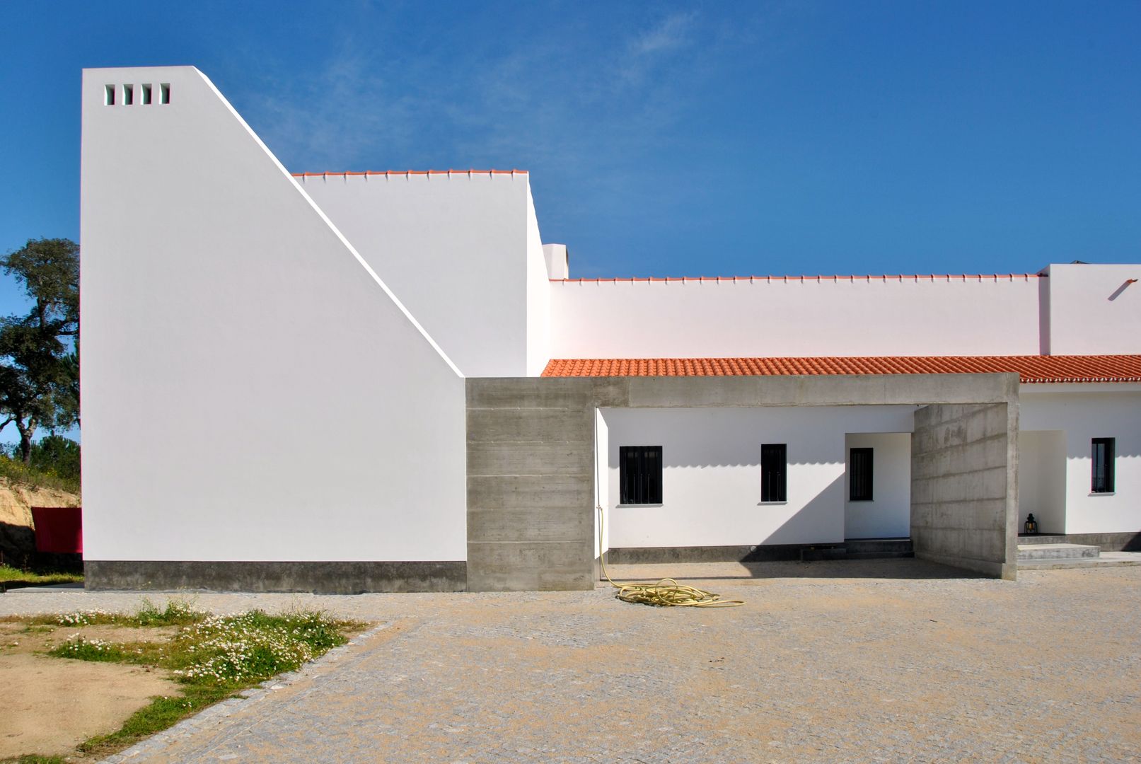 House in Coruche, Santarém, é ar quitectura é ar quitectura Casas de estilo moderno Hormigón