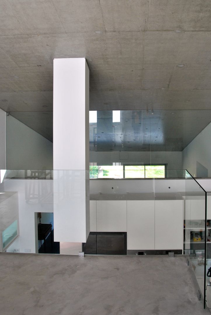 House in Coruche, Santarém, é ar quitectura é ar quitectura Mediterrane keukens Beton