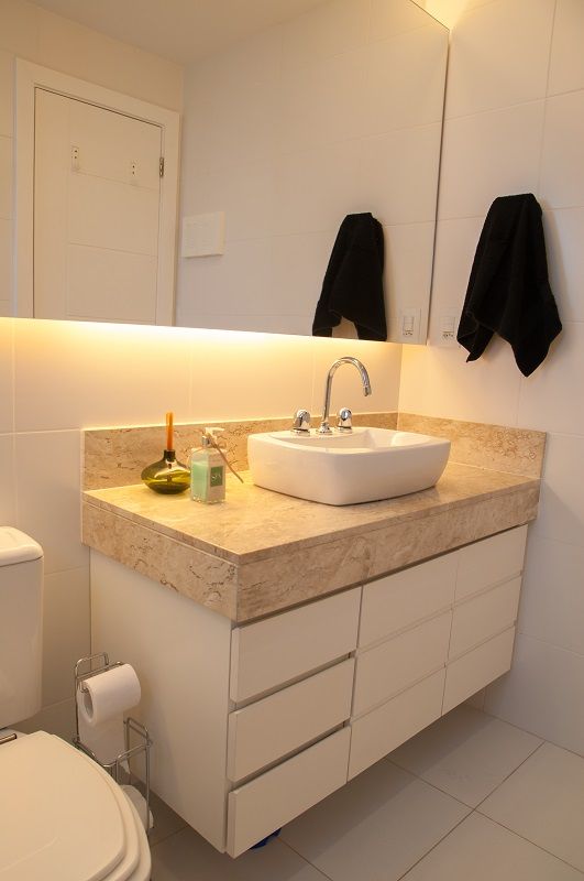 Residência Freguesia, Adoro Arquitetura Adoro Arquitetura Modern bathroom سرامک