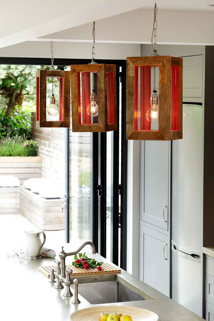 LIGHTING: HANGING LIGHTS Cue & Co of London مطبخ إضاءة