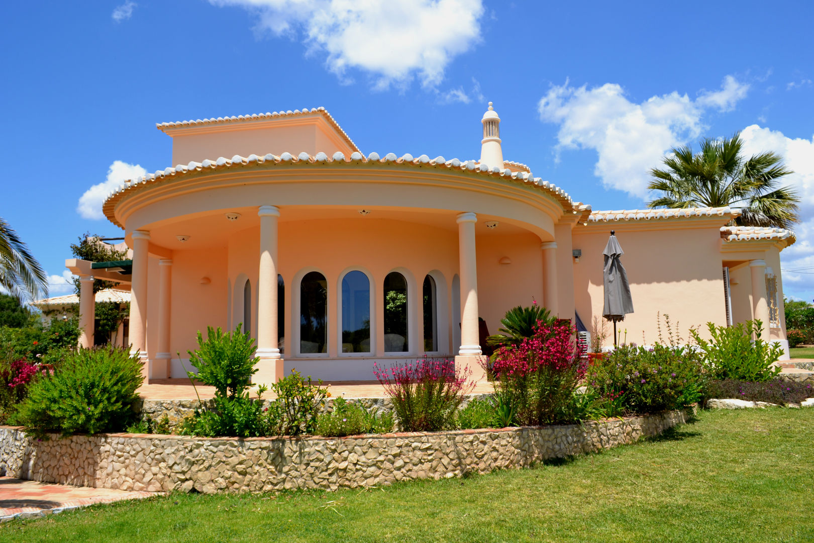 Painting: Exterior & Façades RenoBuild Algarve Mediterranean style house
