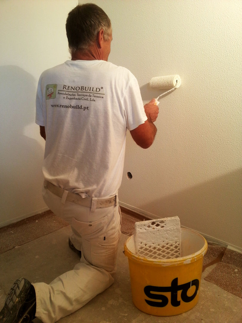 Painting: Interior RenoBuild Algarve Rustykalny salon