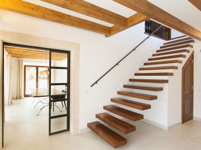 homify Pasillos, vestíbulos y escaleras modernos